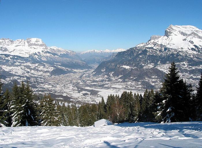 Sallanches - immobilier - CENTURY 21 Patrick Avenel - la Cluse de l’Arve, la Pointe d’Areu, le Chablais Occidental et la Tête du Colonney vues depuis le Bettex.