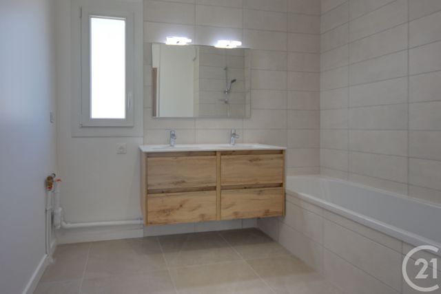 Appartement F3 à louer - 3 pièces - 79.18 m2 - SALLANCHES - 74 - RHONE-ALPES - Century 21 Patrick Avenel