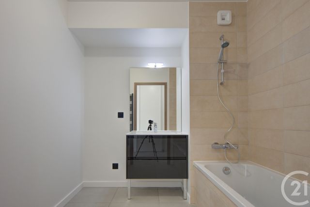 Appartement à louer - 3 pièces - 56.56 m2 - SALLANCHES - 74 - RHONE-ALPES - Century 21 Patrick Avenel